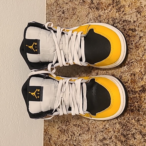 Jordans - Picture 3 of 8